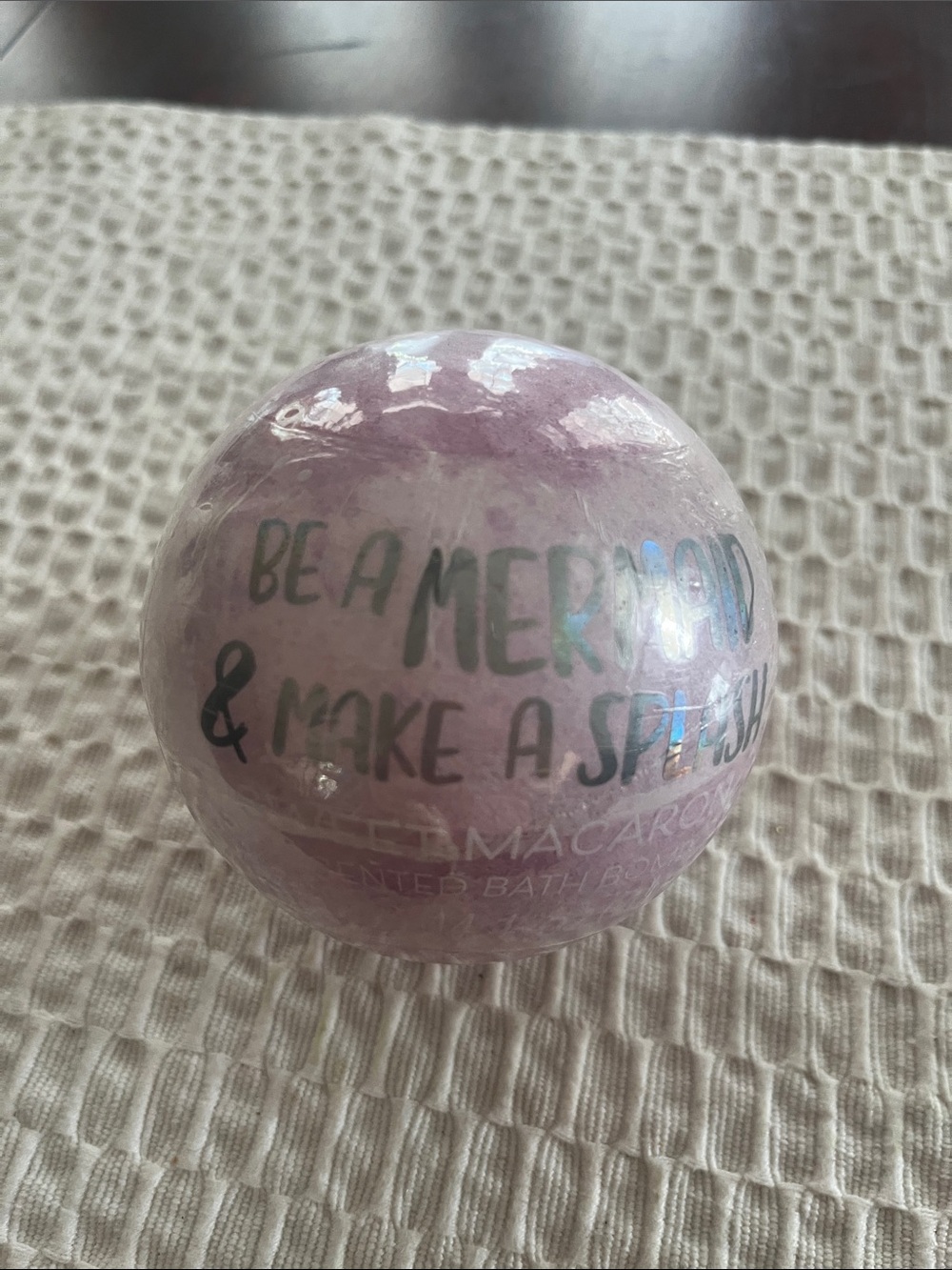 MACARON Pink Bath Bomb - 'Be a Mermaid' Scented Soak
